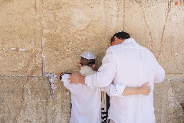 Chol HaMoed Pesach — Mass Priestly Blessing (Birkat Kohanim)